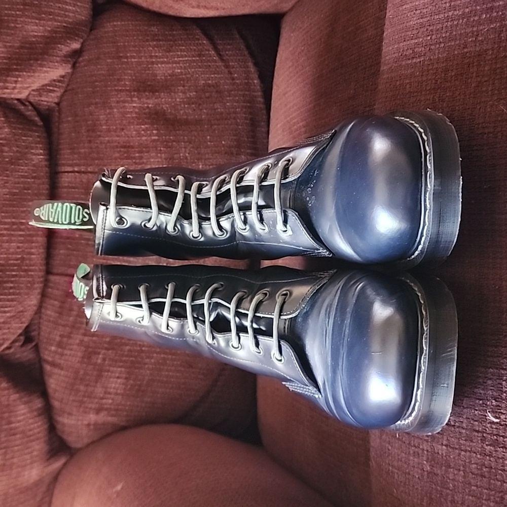 SOLOVAIR 8 hole derby boots made in England 🏴󠁧󠁢󠁥󠁮󠁧󠁿🇬🇧